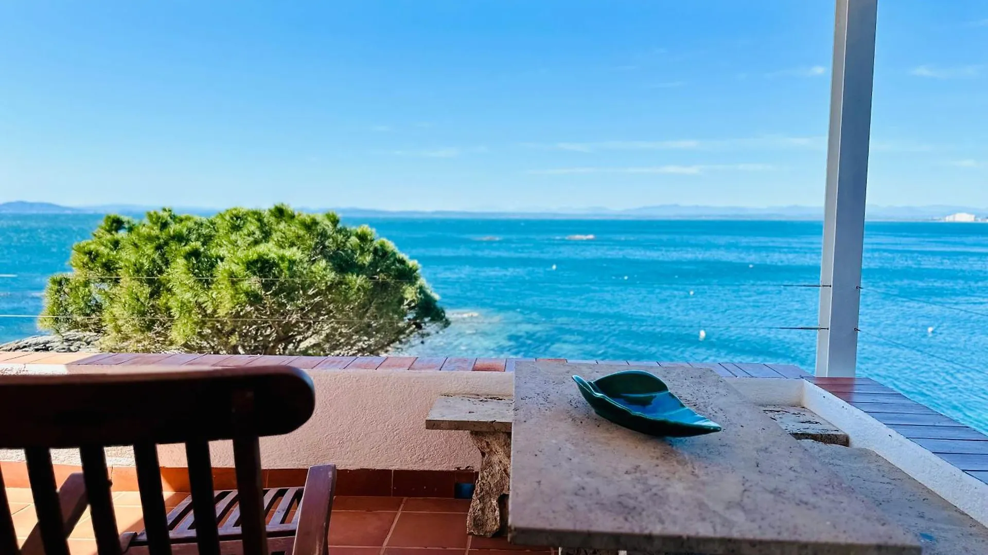 Barca - Apartamento Con Acceso Directo A La Playa Roses 0*,  Spain